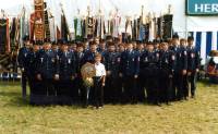 1991: Feuerwehrfest Dünzlau - Aktive Mannschaft mit Vereinfahne und Daferlbua